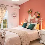 Stunning Tranquil With Private Pool Vilă