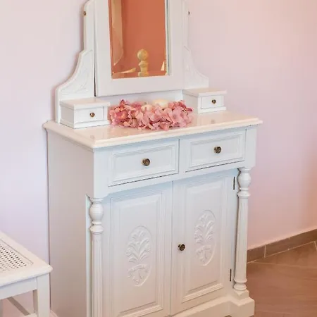 Stunning Tranquil With Private Pool *