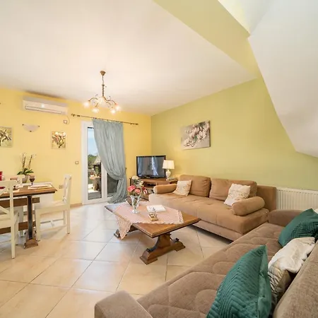 Stunning Tranquil With Private Pool Vila