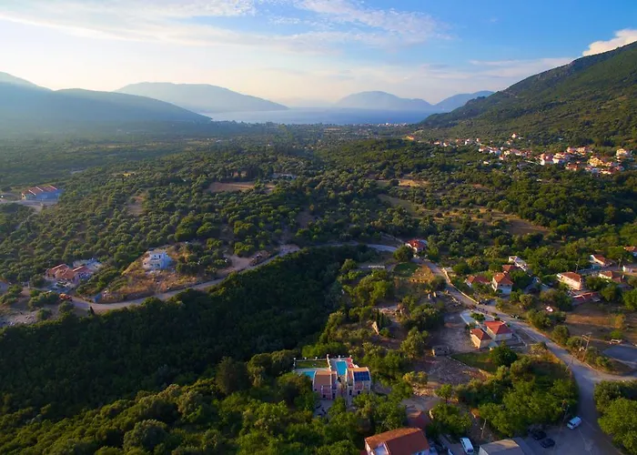 Stunning Tranquil With Private Pool *