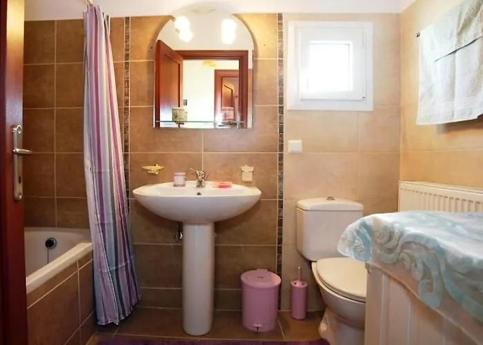 Stunning Tranquil With Private Pool סאמי