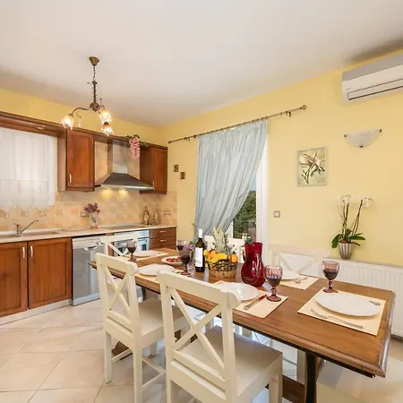 Stunning Tranquil Villa With Private Pool *