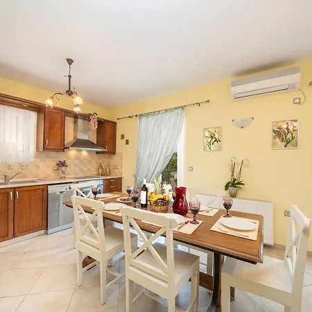 Stunning Tranquil Villa With Private Pool Villa *