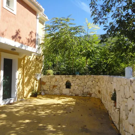 Stunning Tranquil With Private Pool סאמי