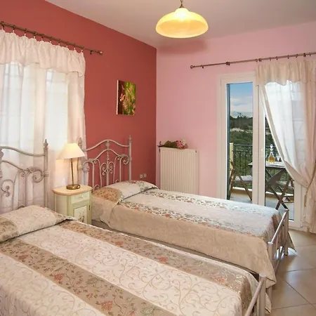 Vilă Stunning Tranquil With Private Pool