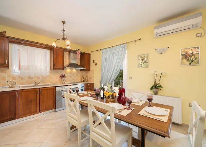 Stunning Tranquil Villa With Private Pool *