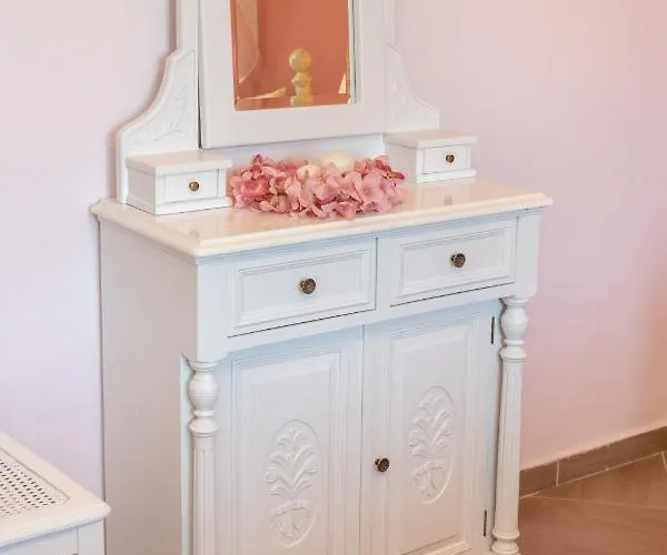 Stunning Tranquil Villa With Private Pool *